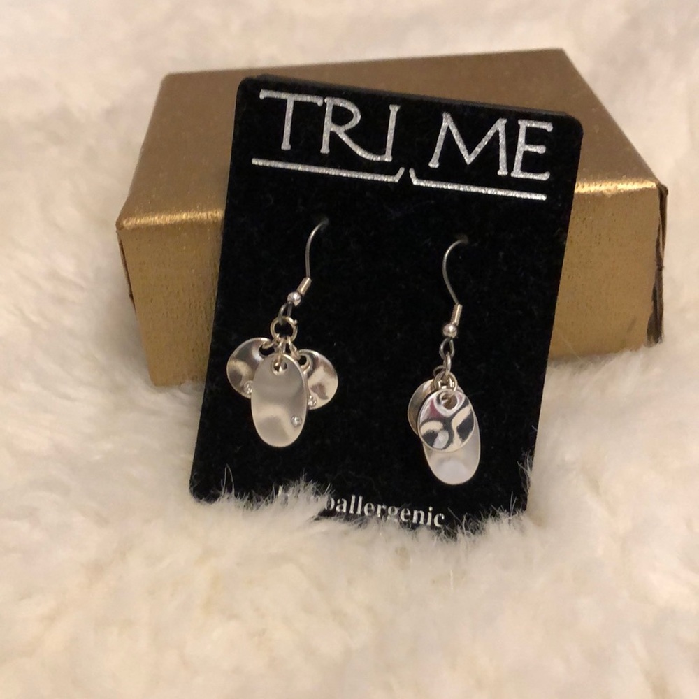Dangle earrings